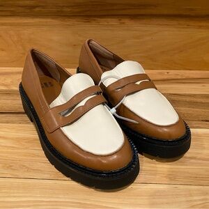 NWOT Gianna Bini loafer size 6